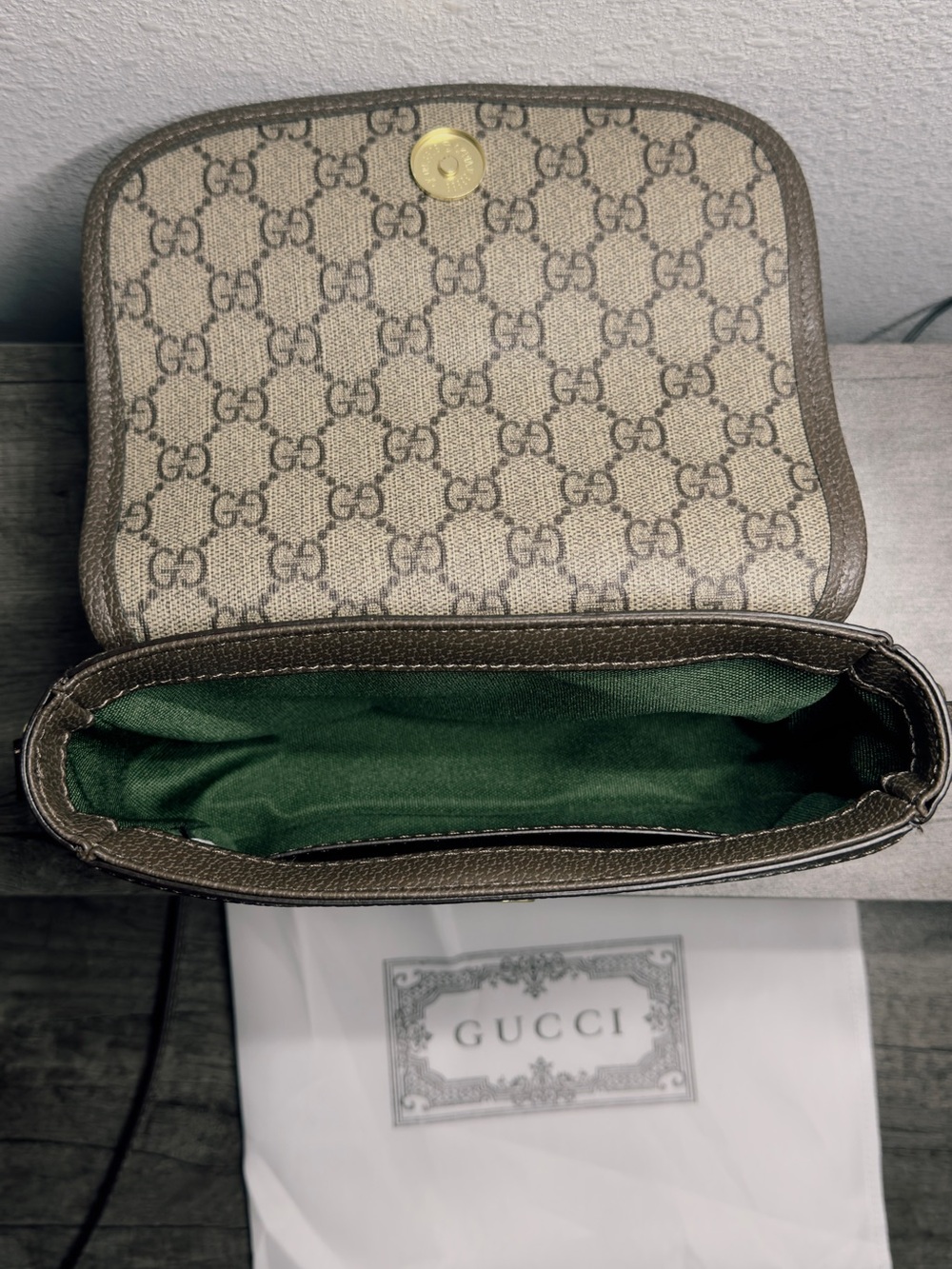 Gucci Beige GG Canvas Shoulder Bag with Red and Green Stripe 6’x9’x3’ - Picture 5 of 9